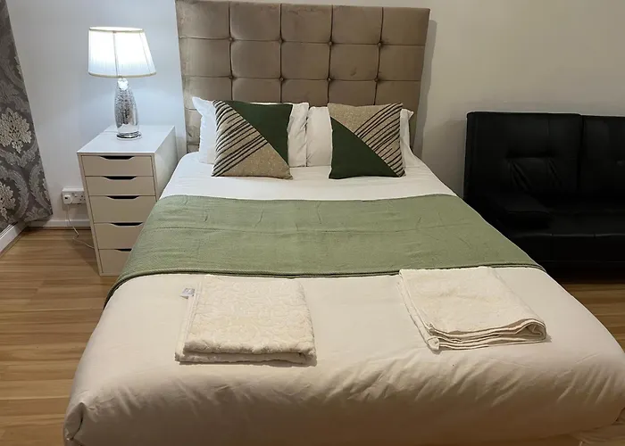 Ensuite With Kitchen Ext Large Room With Balcony In Zone 2